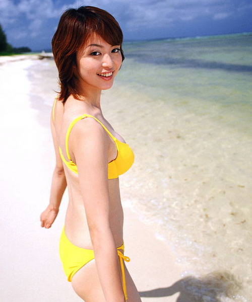 Mayuko Iwasa On The Beach 06