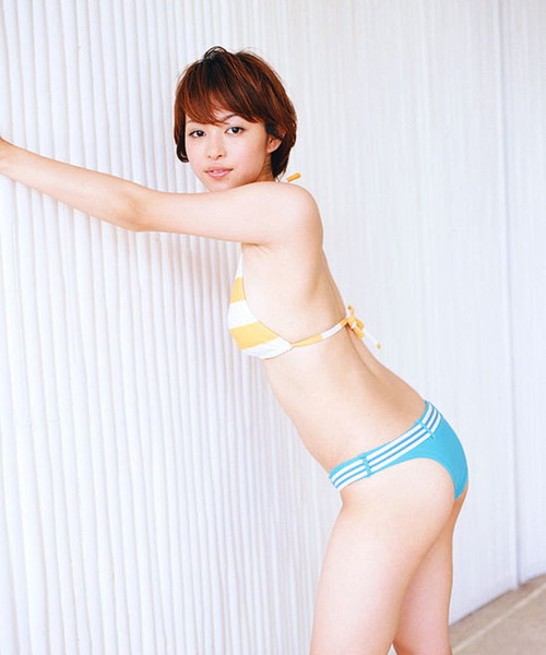 Mayuko Iwasa On The Beach 09